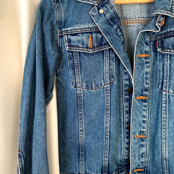 Red tab Levi’s denim jacket - Picture 4 of 6